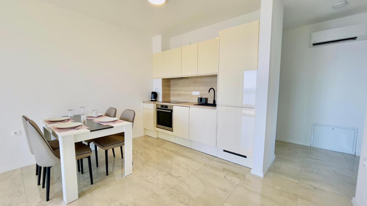 Apartments Sunflower Dramalj Exterior photo